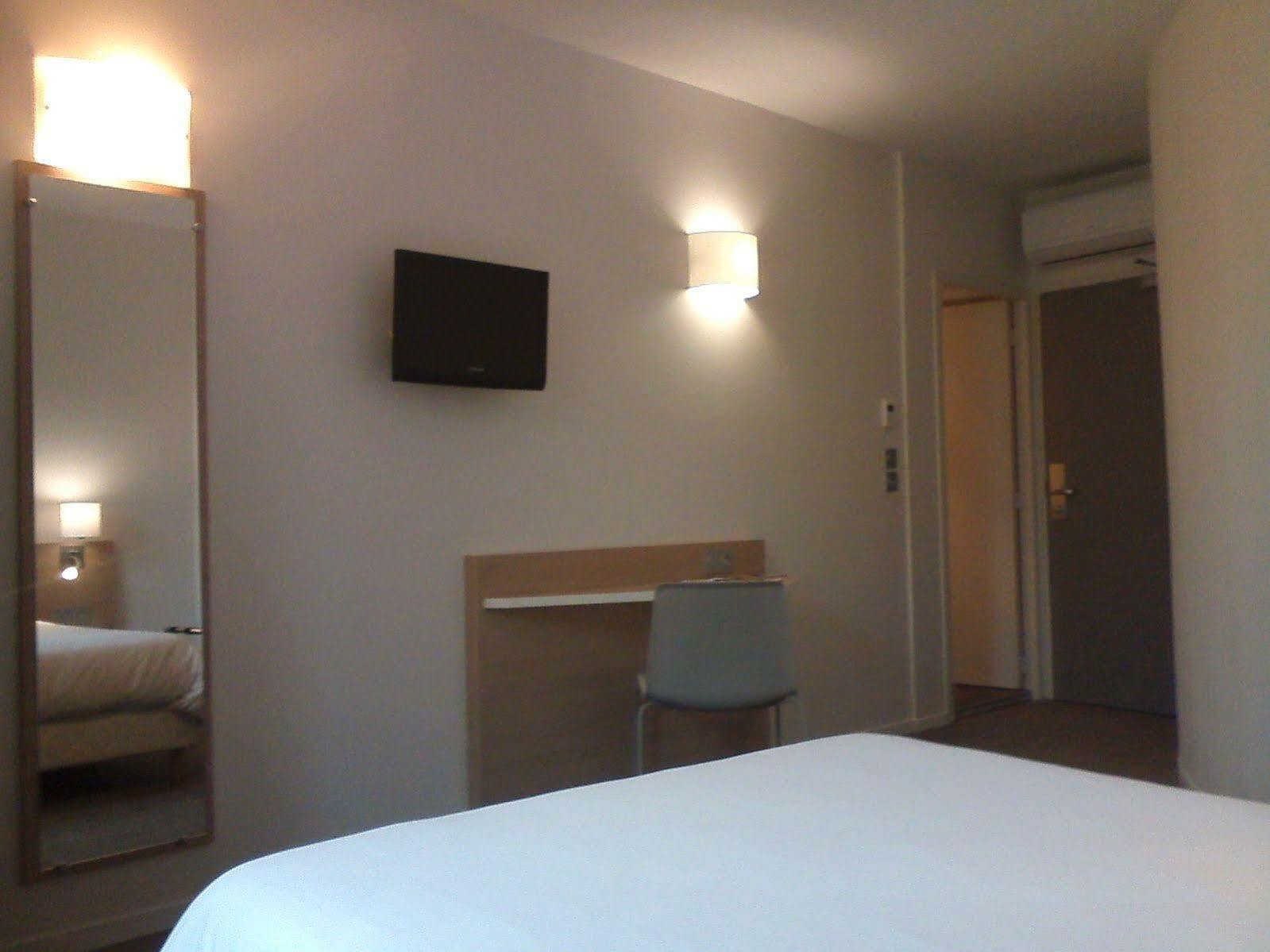 Brit Hotel Macon Centre Gare Exterior photo